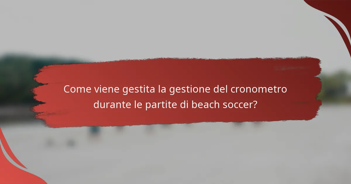 Come viene gestita la gestione del cronometro durante le partite di beach soccer?